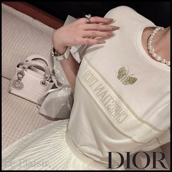 ゴールドトーンのロゴがかわいい DIOR Or Tシャツ 偽物 413T06G4414_X1991