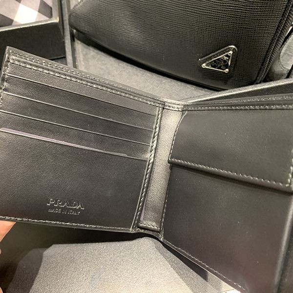 ☆プラダ 財布 偽物☆三角ロゴ・ブラッシュドレザー2折り財布2mo738