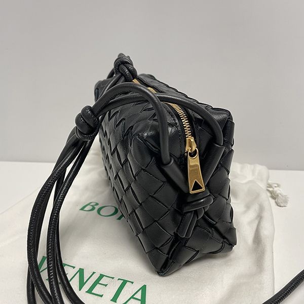 ボッテガヴェネタ 偽物 ミニ ループ カメラバッグ 723547v1g113579