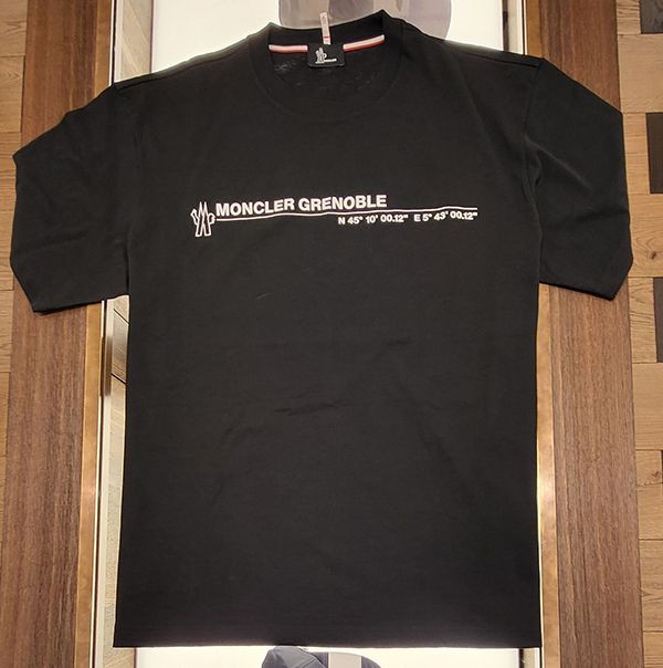 モンクレール grenoble 偽物 ラバー加工レタリングtシャツ【各色】j20978c