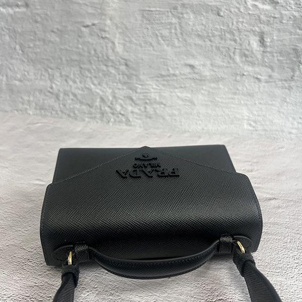 プラダ★クレオ ブラシュド 偽物 レザー ショルダー バック pd09191