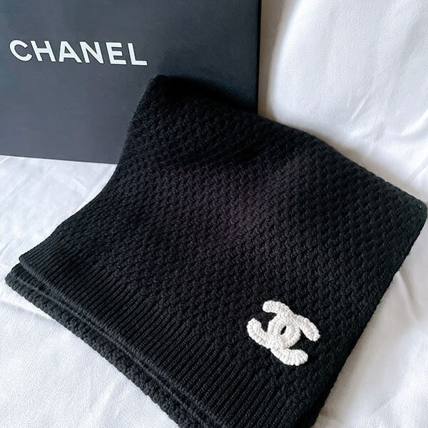 入手困難【CHANEL】ボリューム感が可愛い CCロゴマフラー