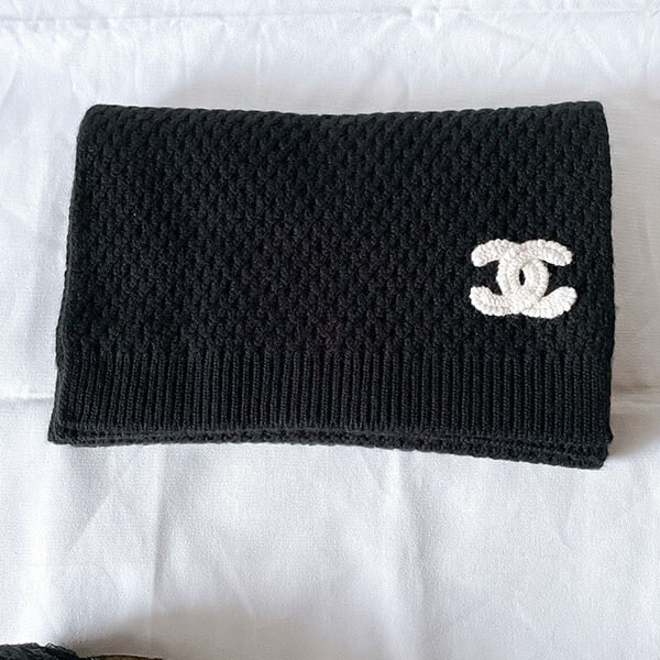 入手困難【CHANEL】ボリューム感が可愛い CCロゴマフラー