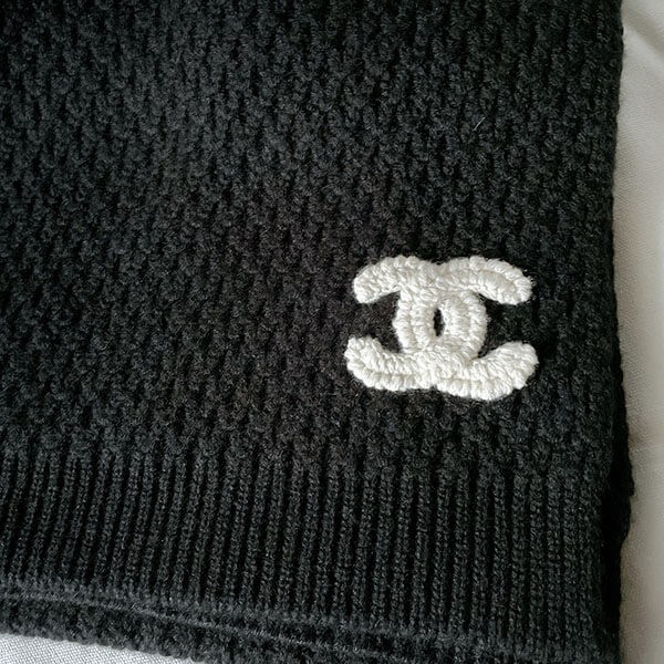 入手困難【CHANEL】ボリューム感が可愛い CCロゴマフラー