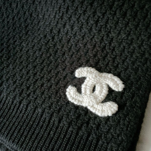 入手困難【CHANEL】ボリューム感が可愛い CCロゴマフラー