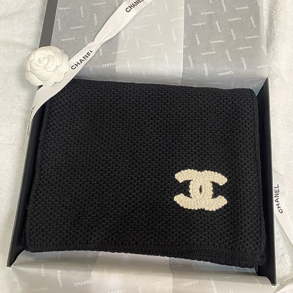 入手困難【CHANEL】ボリューム感が可愛い CCロゴマフラー