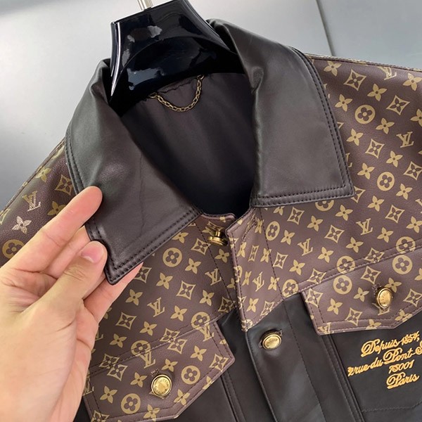 追跡付【トラッカーシルエットが魅力的♪】ルイヴィトン★エンベリッシュド レザートラッカージャケット 偽物 1AHBY5