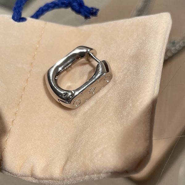 ルイヴィトン LV★モノグラム チェーン・フープピアス 偽物 M02227