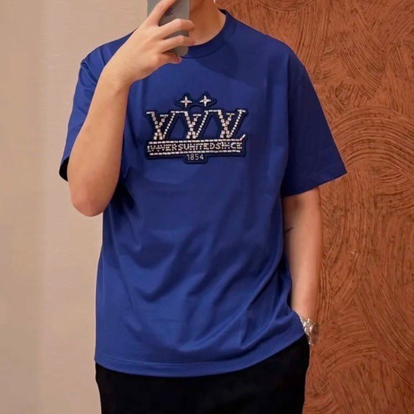 即日配送【シンプル☆】ルイヴィトン コピー エンベリッシュドコットンTシャツ 1AHCNN