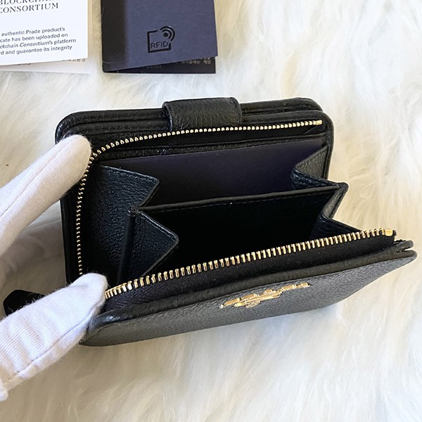プラダ Zip Compact Wallet ジップコンパクト財布 偽物♪