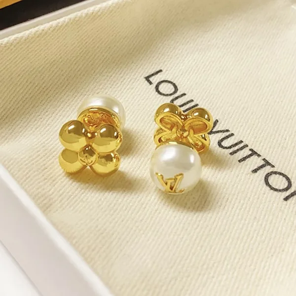 ルイヴィトン パール ピアス スーパーコピー M02000