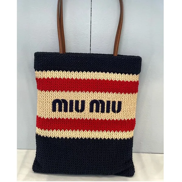 口コミで高評価!《特徴的なアクセント》【ミュウミュウ】ロゴかごバッグ 偽物 miu2548