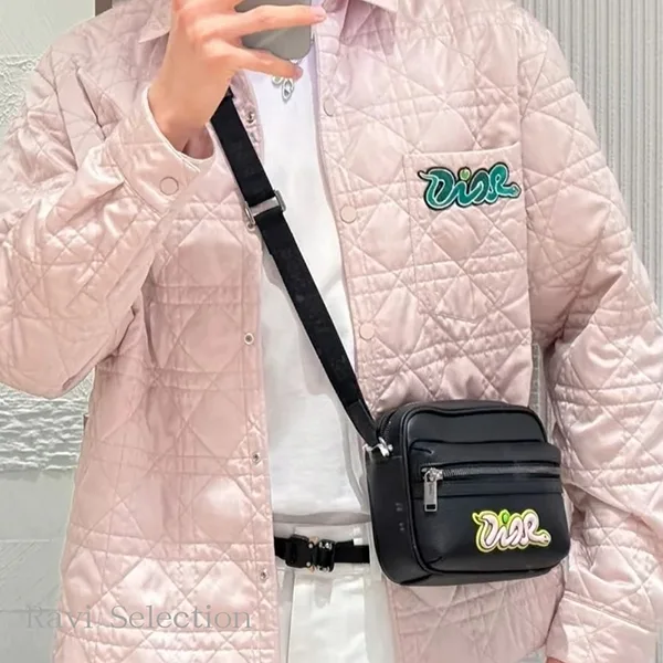 注目コラボ【ディオール】 AND KAWS ジップ バック 偽物 ミニ 2ESWS034OYY_H958