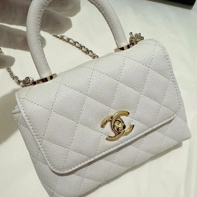 シャネル ココハンドル マトラッセ バッグ コピー 14cm AP4244