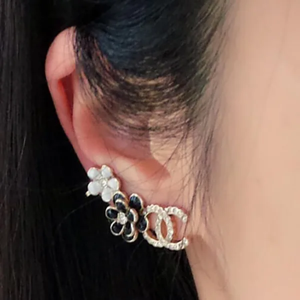 新デザインお耳を包み込むお花がかわいい♡華やぐ25P シャネル ピアス パチモン cc25481