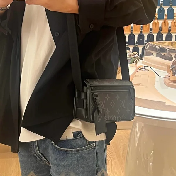 【ルイヴィトン】ボスフォール・ウェアラブル ウォレット N級品 M12599