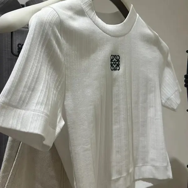 ギフトに最適☆ロエベ フィットがきれいなクロップド半袖Tシャツ S540Y07XCD-2100