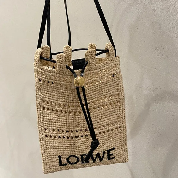 ロエベ pocket ペブル ラフィア かごバッグ 偽物 ショルダー loe25581