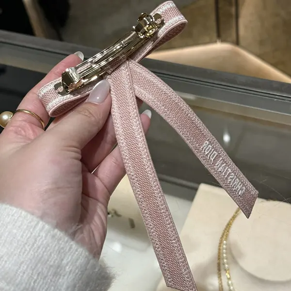 【上品♪】 ディオール コピー エンブロイダリー ディオール Twist リボン バレッタ 45DTE952X130_C920