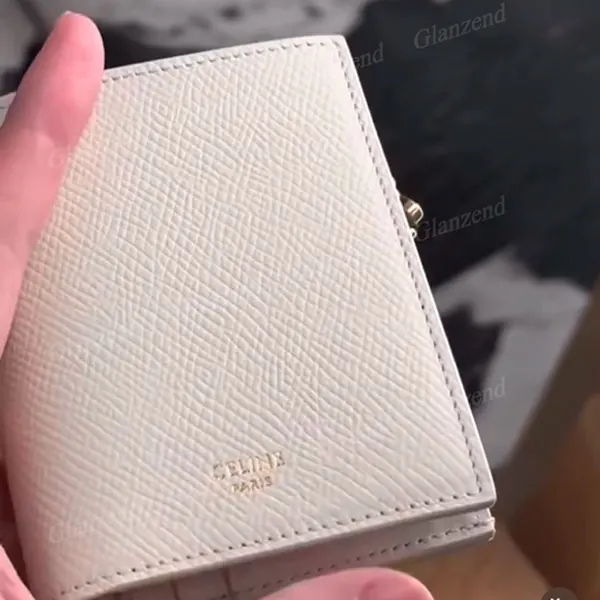 2025新作[N級品]ギフトにも♪セリーヌ コンパクト ウォレット チャーム 偽物 10M103FVO.38NO
