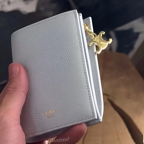 2025新作[N級品]ギフトにも♪セリーヌ コンパクト ウォレット チャーム 偽物 10M103FVO.38NO