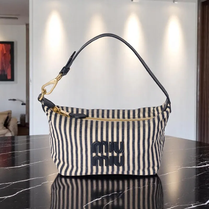 ★ミュウミュウ n級品★ロゴ入り ストライプ コットンポーチ 2色 miu0608