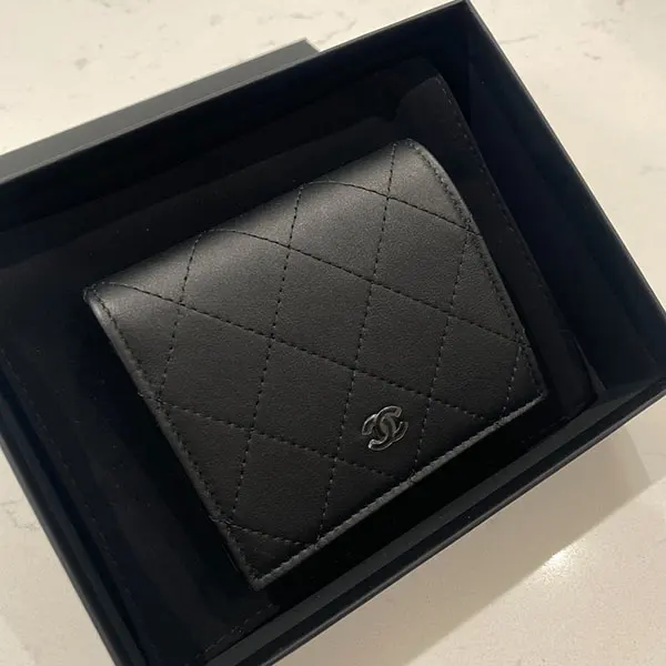 超人気 So Black☆シャネル 折りたたみ財布 偽物 オールブラック AP3817 B15615 94305