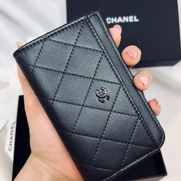【大人上品な黒★】シャネル オールブラック フラグメントケース 偽物 AP3820 B15615 94305
