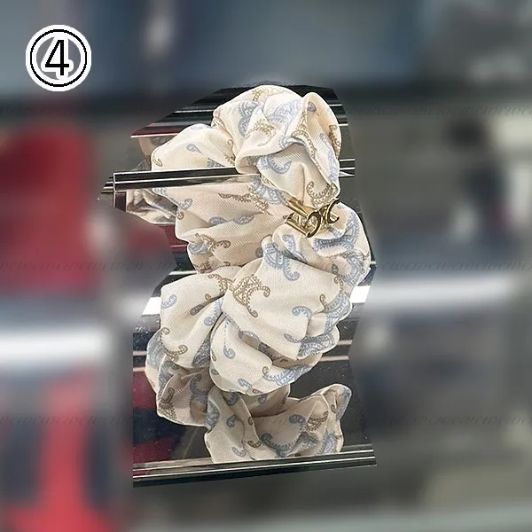 新作2025[N級品]セリーヌ シュシュ トリオンフ装飾 ラッピング可 46Y352SIB