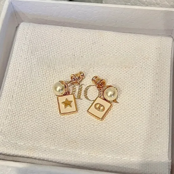【ディオール】可愛いデザイン ディオール Lucky Cards ピアス E4044WOMLQ
