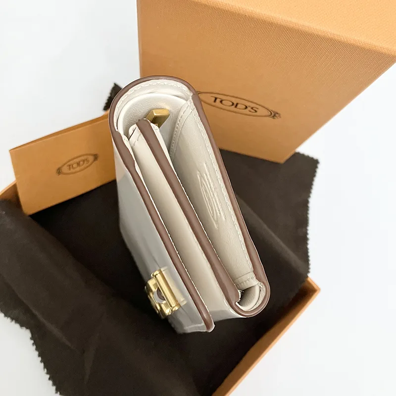 大人気定番☆[N級品]トッズ スーパーコピー Tタイムレス 三つ折り財布 3色 XAWCHNB3300KETS203