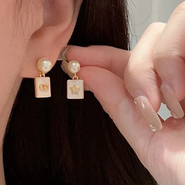 【ディオール】可愛いデザイン ディオール Lucky Cards ピアス E4044WOMLQ