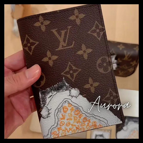 最新で絶対欲しい！猫ちゃんと海外旅行へ![ルイヴィトン] パスポートカバー ケース 偽物 M25753