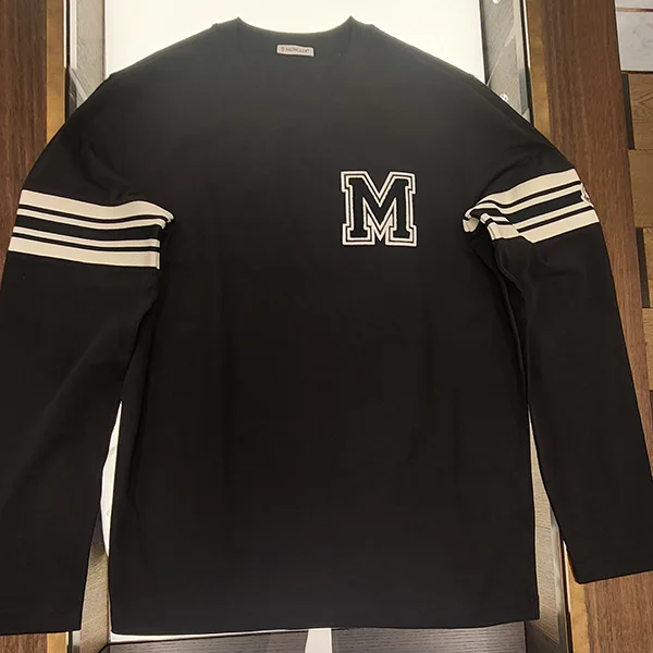 すぐ届くモンクレール パチモン Mパッチ付きロンTシャツ K20918D0000589AYY999