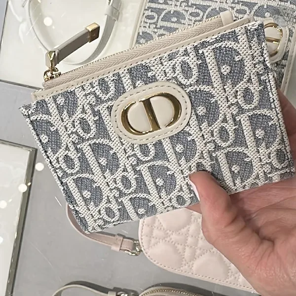[N級品]入手困難品！ディオール 30 偽物 Montaigne Dahlia ウォレット S2197UDFD_M925