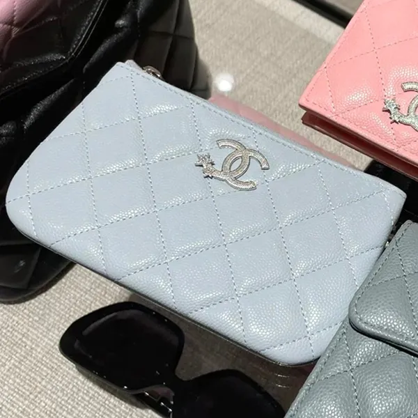 7日間返品返金保障毎日使える シャネル コピー ミニポーチ シルバー金具 ロゴ キャビア ロゴ AP4811 B21489 94305