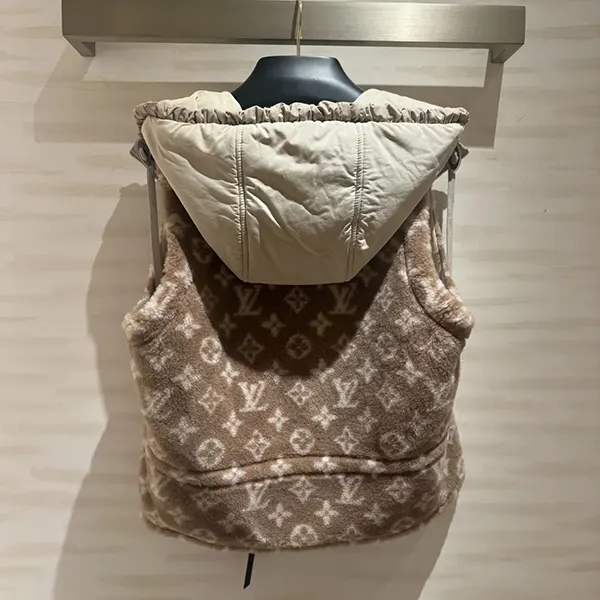ルイヴィトン モノグラム フリースジレ N級品 1AIP56