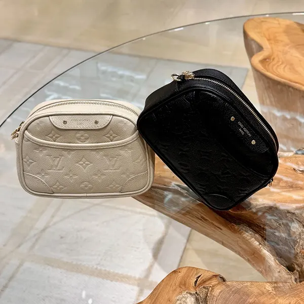 ルイヴィトン Tiny Camera Bag 偽物 モノグラム ショルダーバッグ M26509