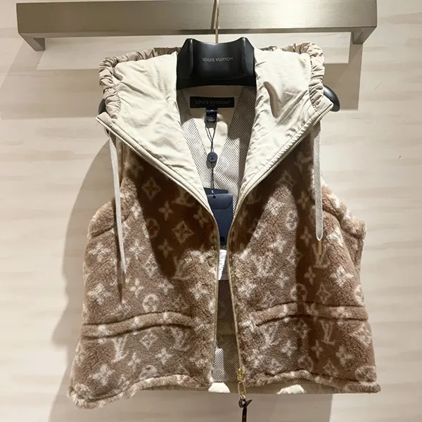 ルイヴィトン モノグラム フリースジレ N級品 1AIP56