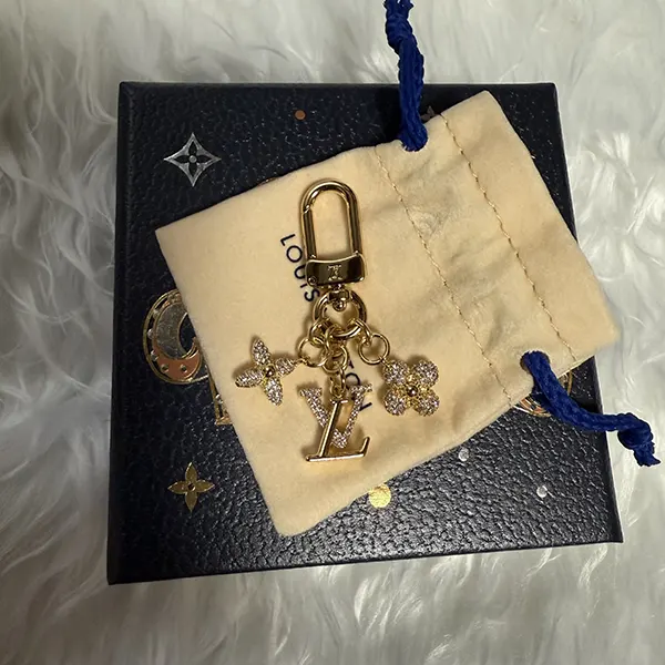 お洒落[N級品]◆ルイヴィトン マイクロ チャーム・LV アイコニック M01566