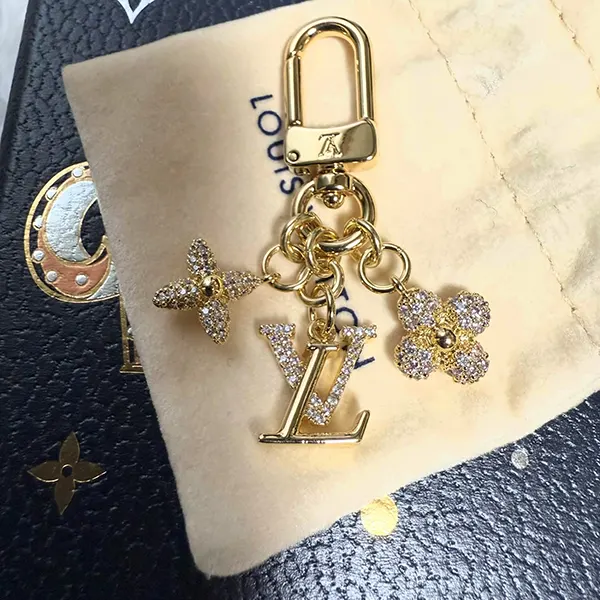 お洒落[N級品]◆ルイヴィトン マイクロ チャーム・LV アイコニック M01566