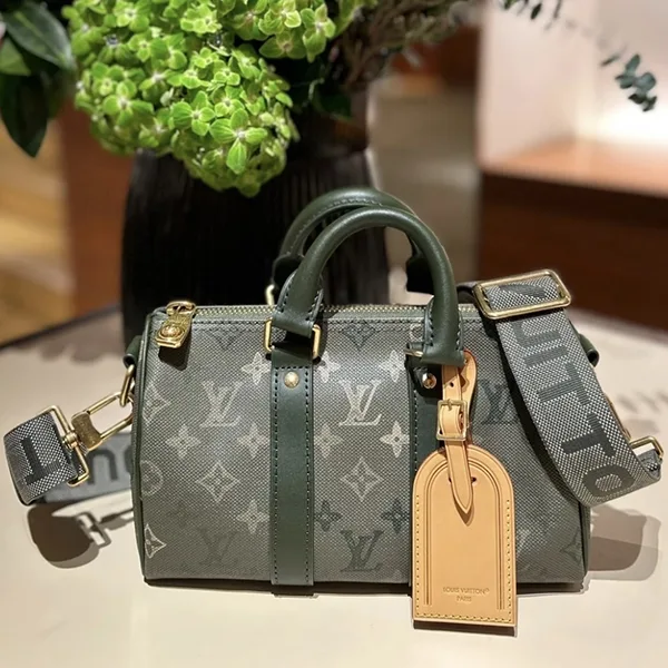 超人気【カラーがオシャレ】ルイヴィトンキーポル バンドリエール 25 パチモン M26930