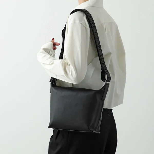 ロエベ ショルダーバッグ コピー CUBI キュービィ B906Q63X0