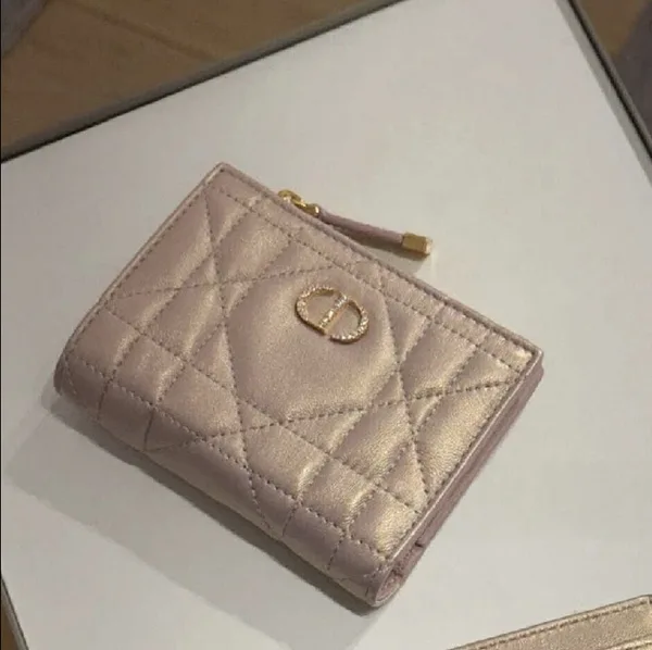 おすすめディオール Caro Dahlia ウォレット 偽物 S4208UMWH