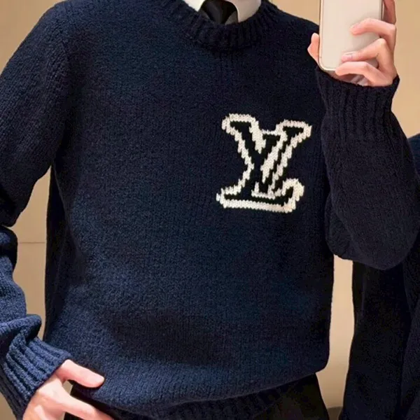 お早めに★【上品でモダンなロゴ使い】ルイヴィトン クールネックセーター 偽物 LV インターシャ クルーネック 1AJAYX