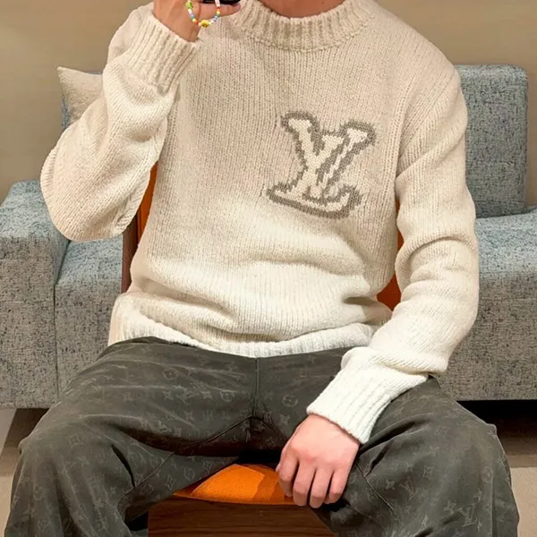 お早めに★【上品でモダンなロゴ使い】ルイヴィトン クールネックセーター 偽物 LV インターシャ クルーネック 1AJAYX
