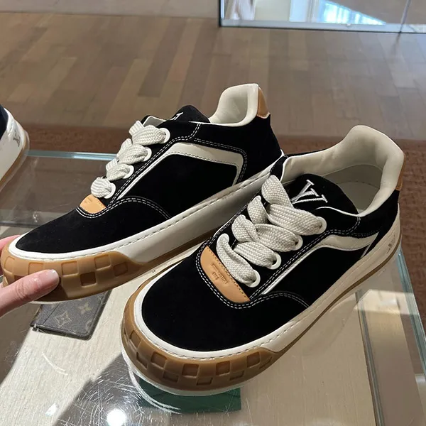 【上品で万能な一品】ルイヴィトン 偽物 LV ティルテッド スニーカー 1AJ766
