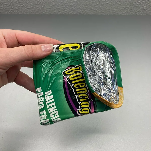 バレンシアガ CHIPS SQUARE 財布 ウォレット ロゴ 2つ折り レザー bl12052
