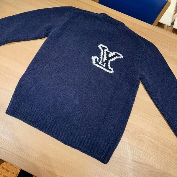 お早めに★【上品でモダンなロゴ使い】ルイヴィトン クールネックセーター 偽物 LV インターシャ クルーネック 1AJAYX
