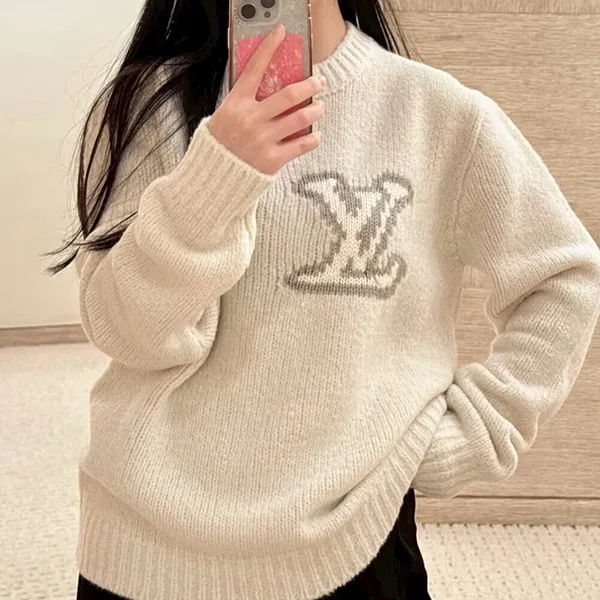 お早めに★【上品でモダンなロゴ使い】ルイヴィトン クールネックセーター 偽物 LV インターシャ クルーネック 1AJAYX